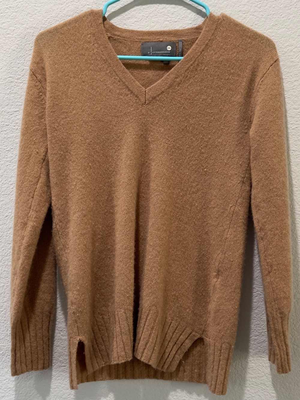 Anthropologie Cashmere Woman’s V-Neck Sweater in Camel Brown - Picture 1 of 3